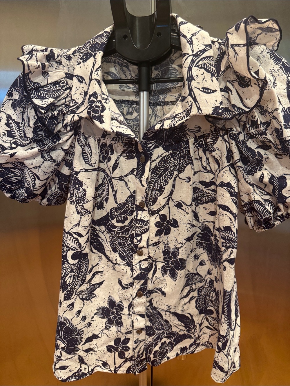 Bucket list Women’s Navy Floral Puff-Sleeve Button Front Top